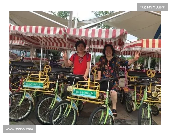 挥杆畅享夏日亲子时光高尔夫球场上的温馨瞬间与快乐回忆